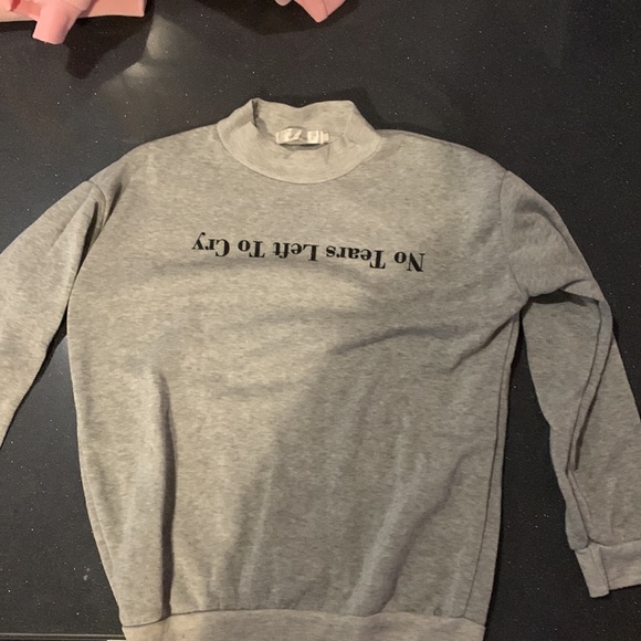 set of 3 ariana grande crewnecks - Picture 5 of 5